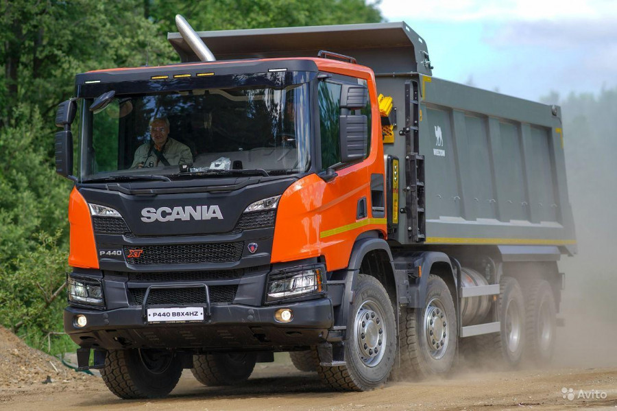 Автомобиль самосвал Scania p440 8x4 